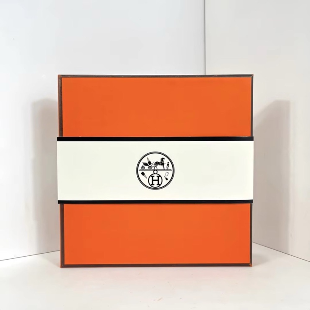 Givenchy Lip Balm & Gloss - Vibrant Orange